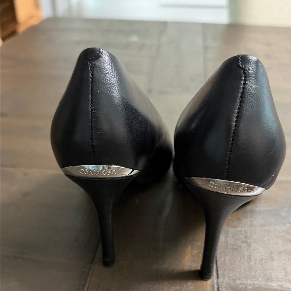Calvin Klein Black Pointed-Toe Leather Pumps - Picture 4 of 12